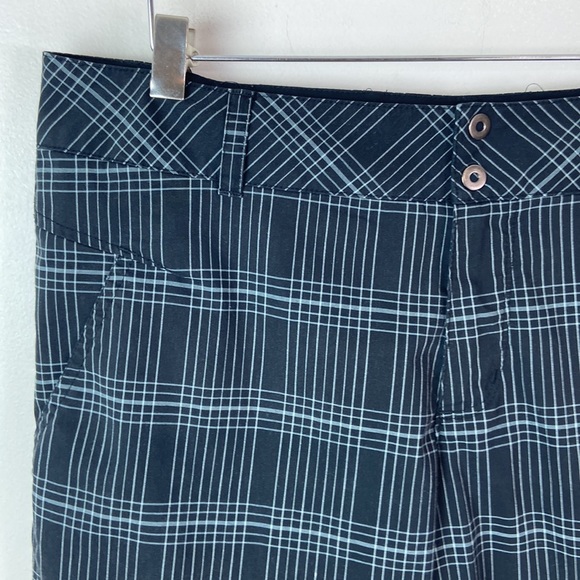 ✨3/$25✨ Columbia Black & Grey Bermuda Shorts - 10 - Picture 4 of 7